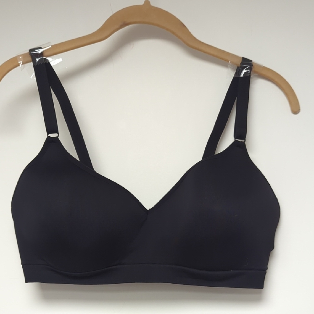 Bra. Fruit Of The loom. Black. V Neck.